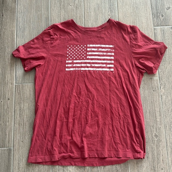super cute and comfy size L red American flag graphic tshirt from Life is Good!! - Picture 1 of 5
